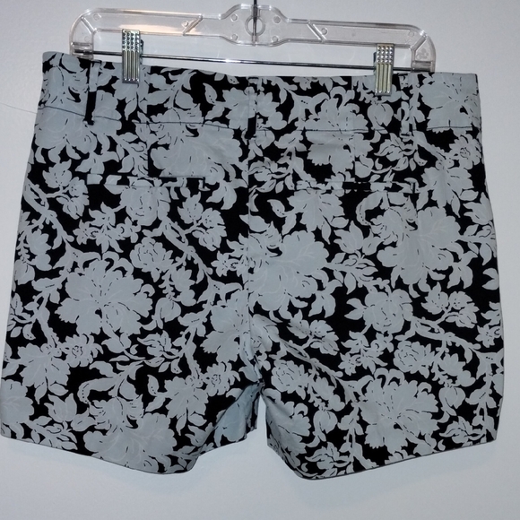 Ann Taylor Black and Baby Blue Floral Women Shorts Cargos - Picture 7 of 10